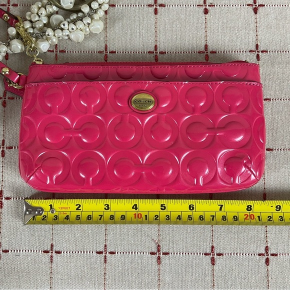 COACH Peyton Signature Embossed Patent Leather Hot Pink Lg Wristlet Clutch Auth - Picture 8 of 11